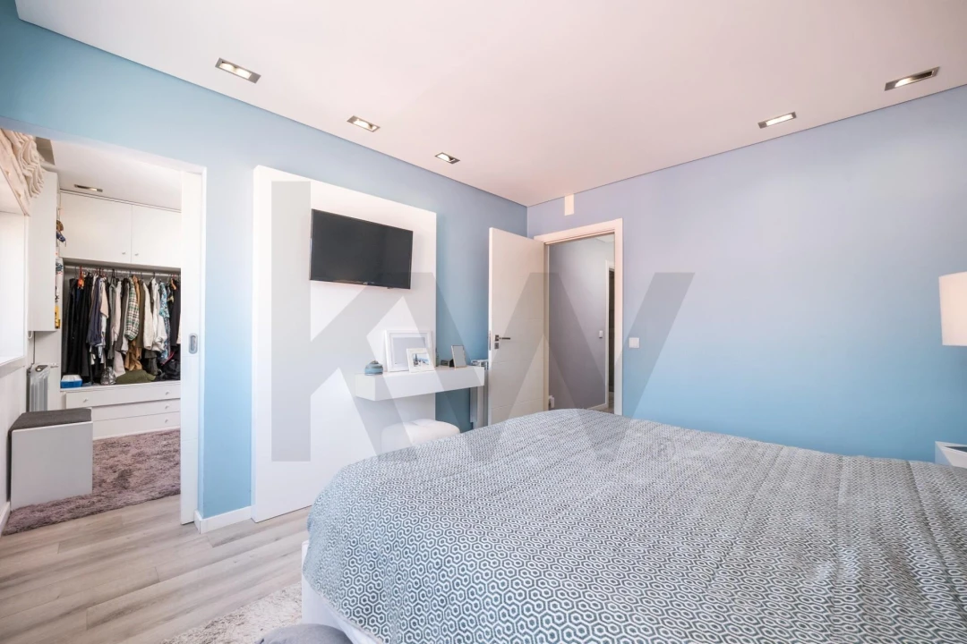 Apartamento T4 para Venda em Santo Antonio dos Olivais Foto 21
