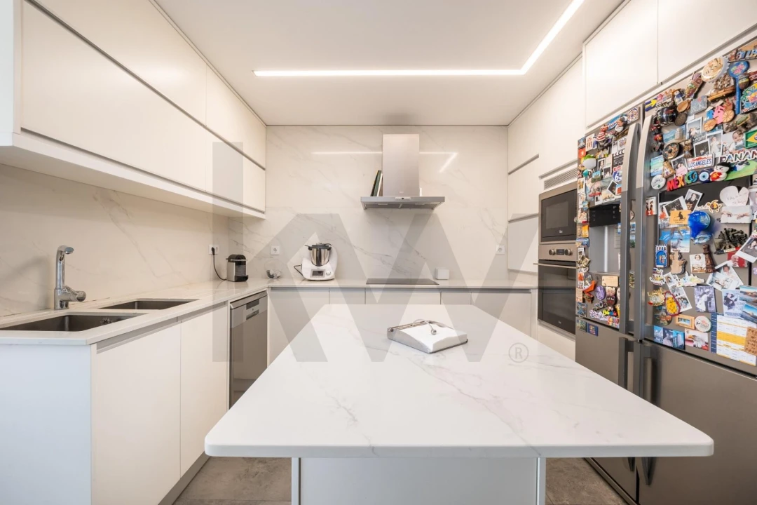 Apartamento T4 para Venda em Santo Antonio dos Olivais Foto 2