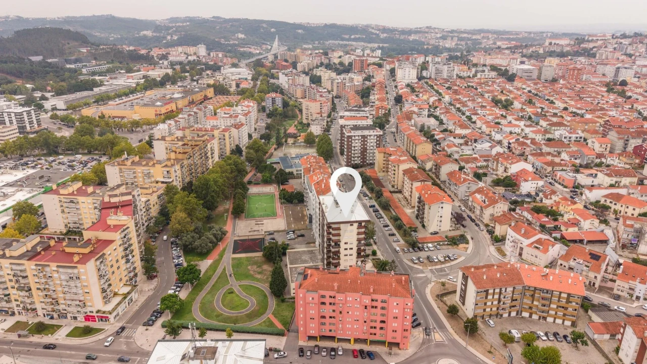 Apartamento T4 para Venda em Santo Antonio dos Olivais Foto 51