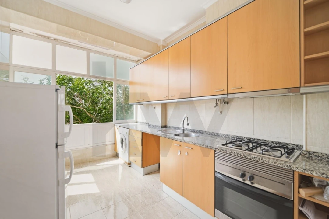Apartamento T2 para Venda em Algés, Linda-A-Velha e Cruz Quebrada-Dafundo Foto 1