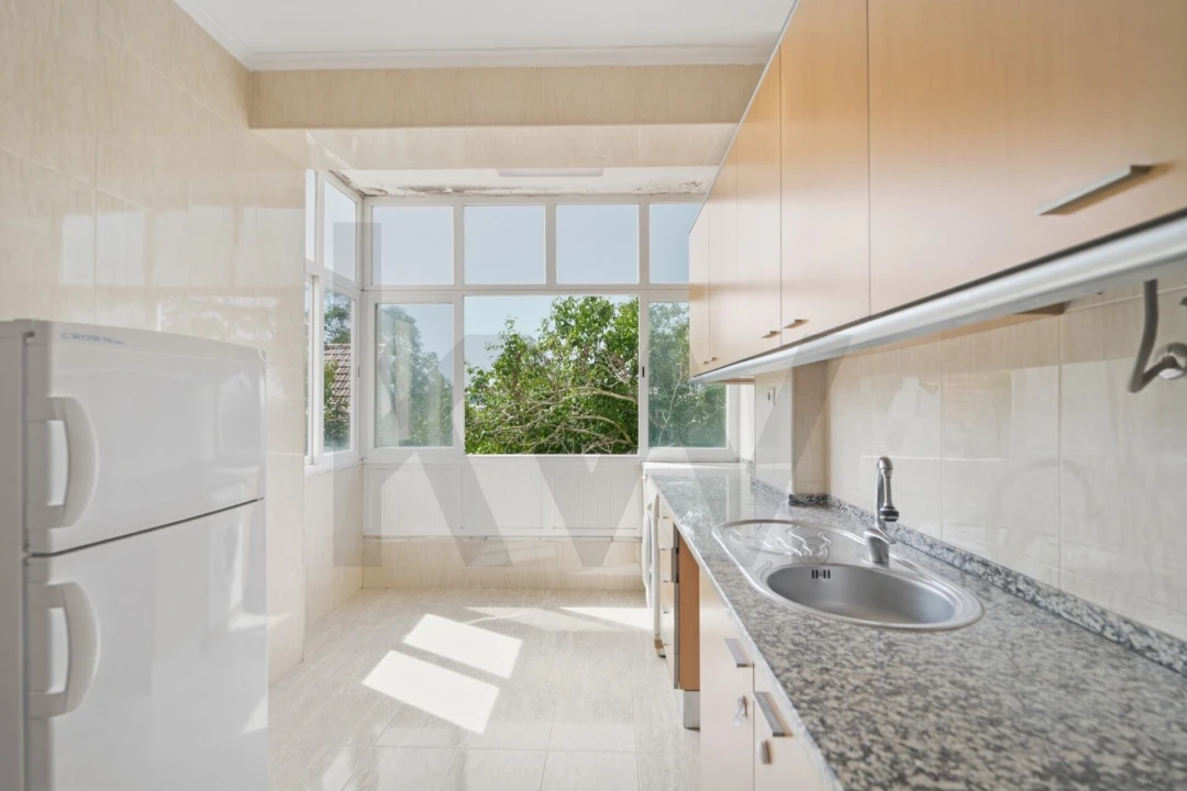 Apartamento T2 para Venda em Algés, Linda-A-Velha e Cruz Quebrada-Dafundo Foto 2