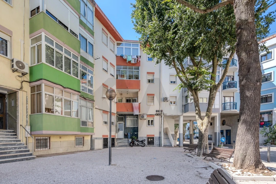 Apartamento T2 para Venda em Carnaxide e Queijas Foto 26