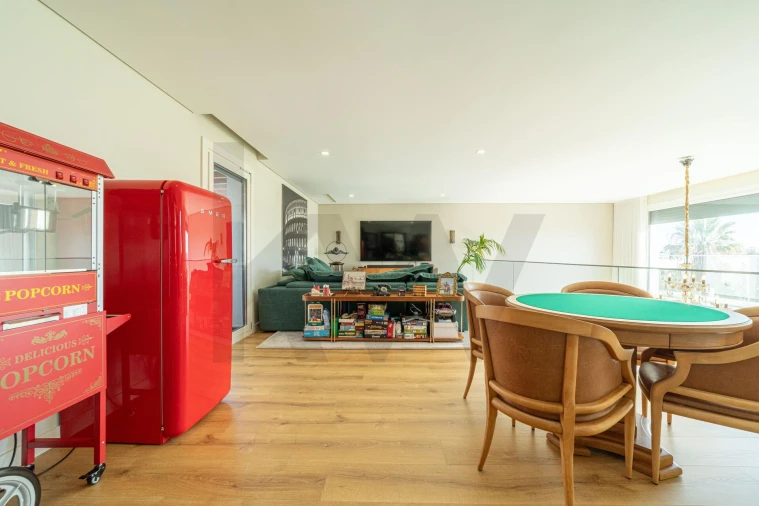 Apartamento T4 para Arrendamento em Porto Salvo Foto 32