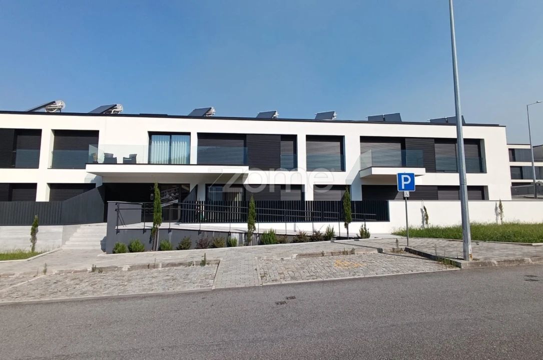 Apartamento T3 para Venda em Santo Tirso, Couto (Santa Cristina e São Miguel) e Burgães Foto 1
