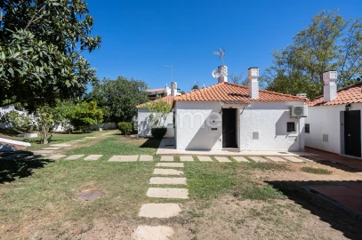 Moradia T1 para Venda em Santa Luzia
