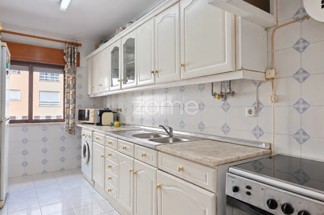 Apartamento T2 para Venda em Rio de Mouro Foto 11