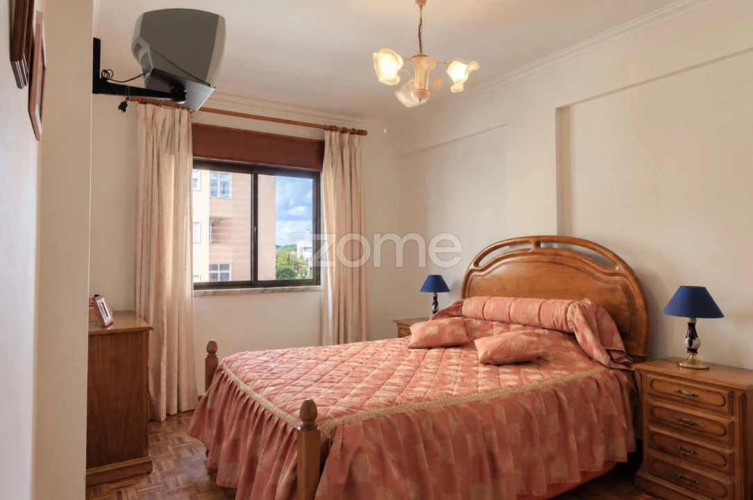 Apartamento T2 para Venda em Rio de Mouro Foto 2