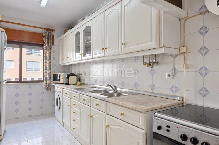 Apartamento T2 para Venda em Rio de Mouro Foto 11