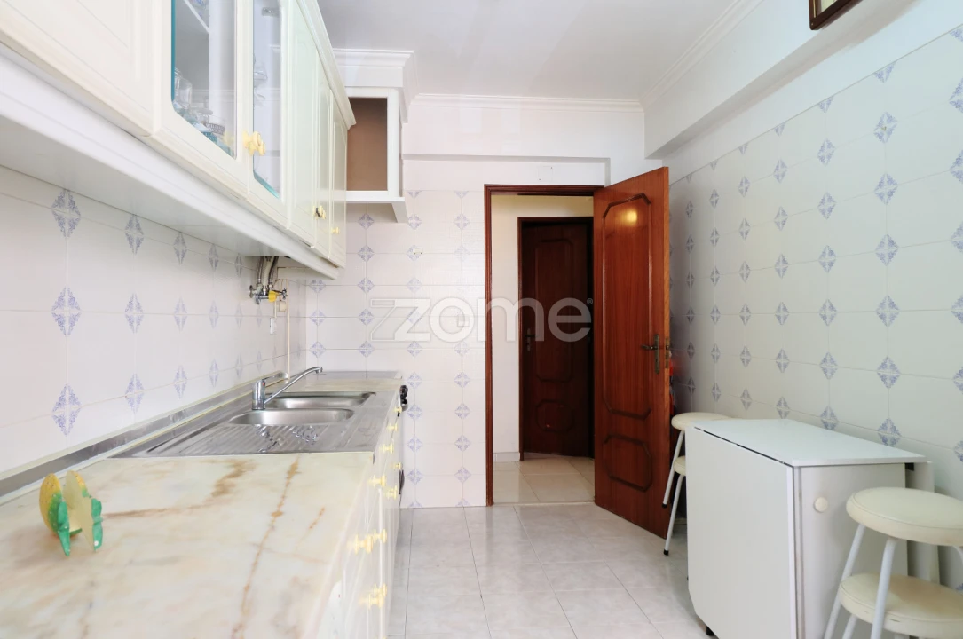 Apartamento T2 para Venda em Rio de Mouro Foto 14