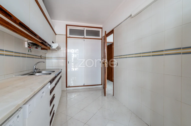 Apartamento T2 para Venda em Quarteira Foto 8