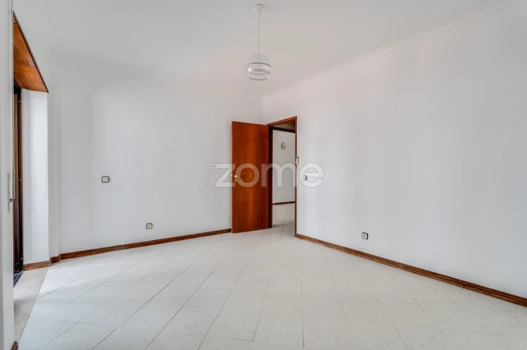 Apartamento T2 para Venda em Quarteira Foto 13
