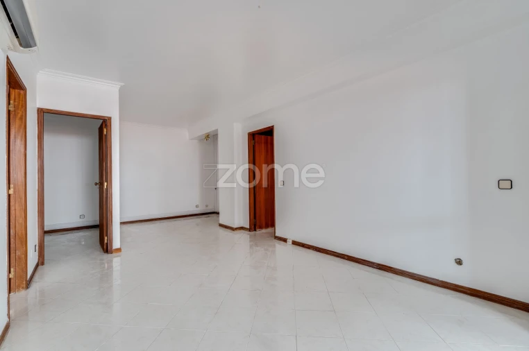 Apartamento T2 para Venda em Quarteira Foto 4