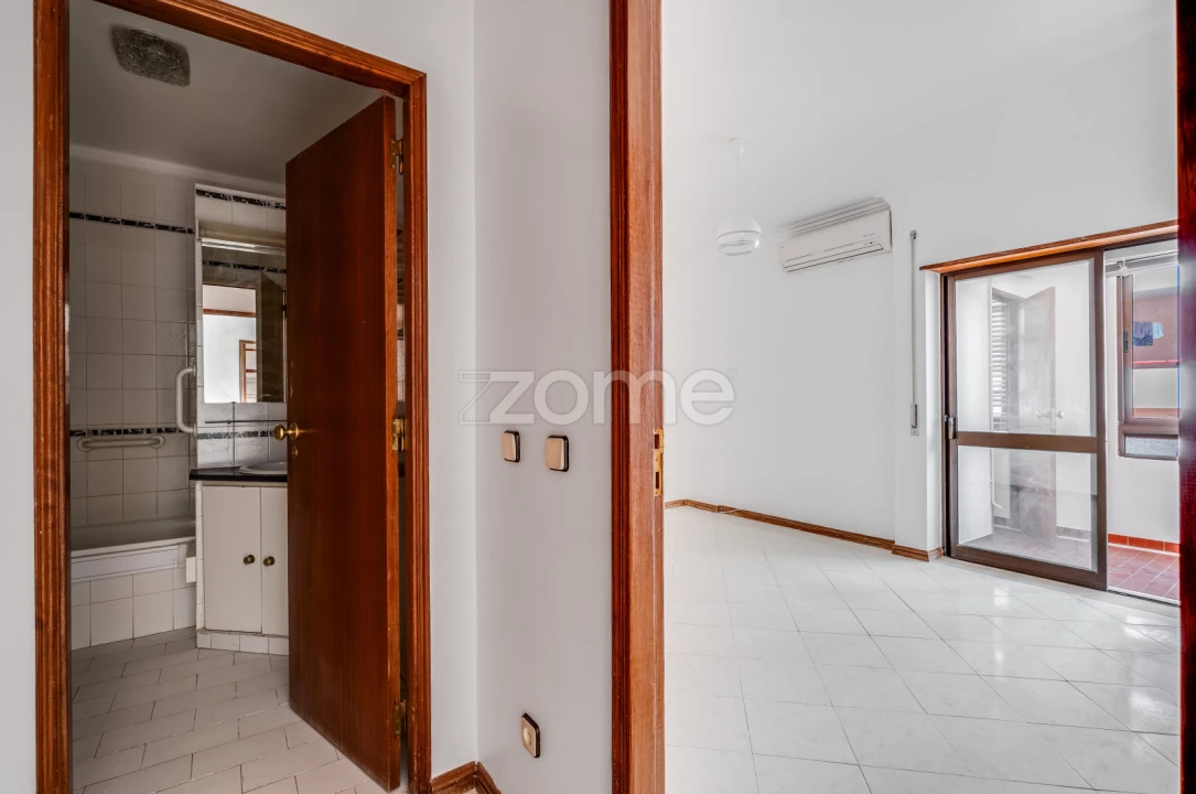 Apartamento T2 para Venda em Quarteira Foto 9