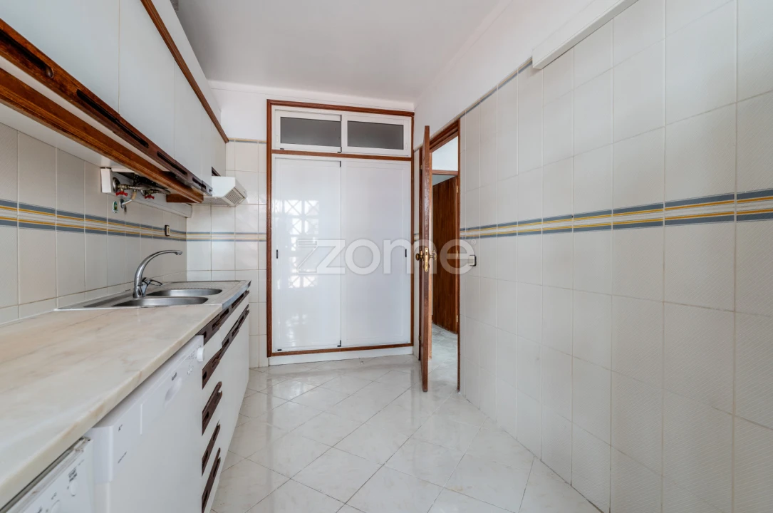 Apartamento T2 para Venda em Quarteira Foto 8