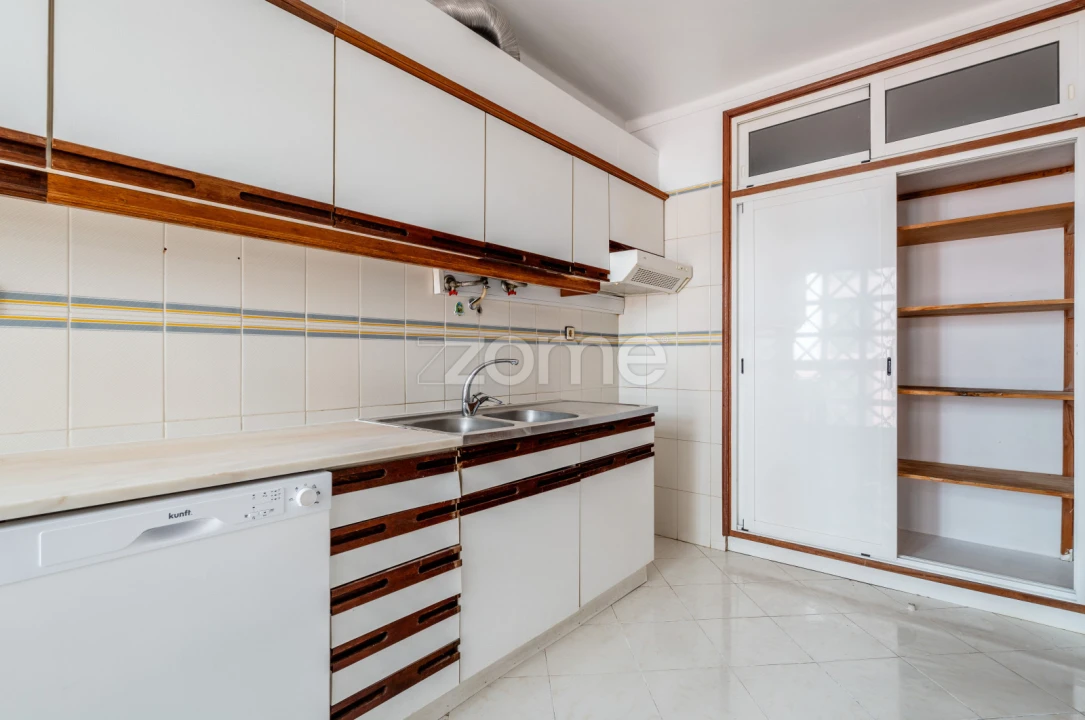 Apartamento T2 para Venda em Quarteira Foto 7