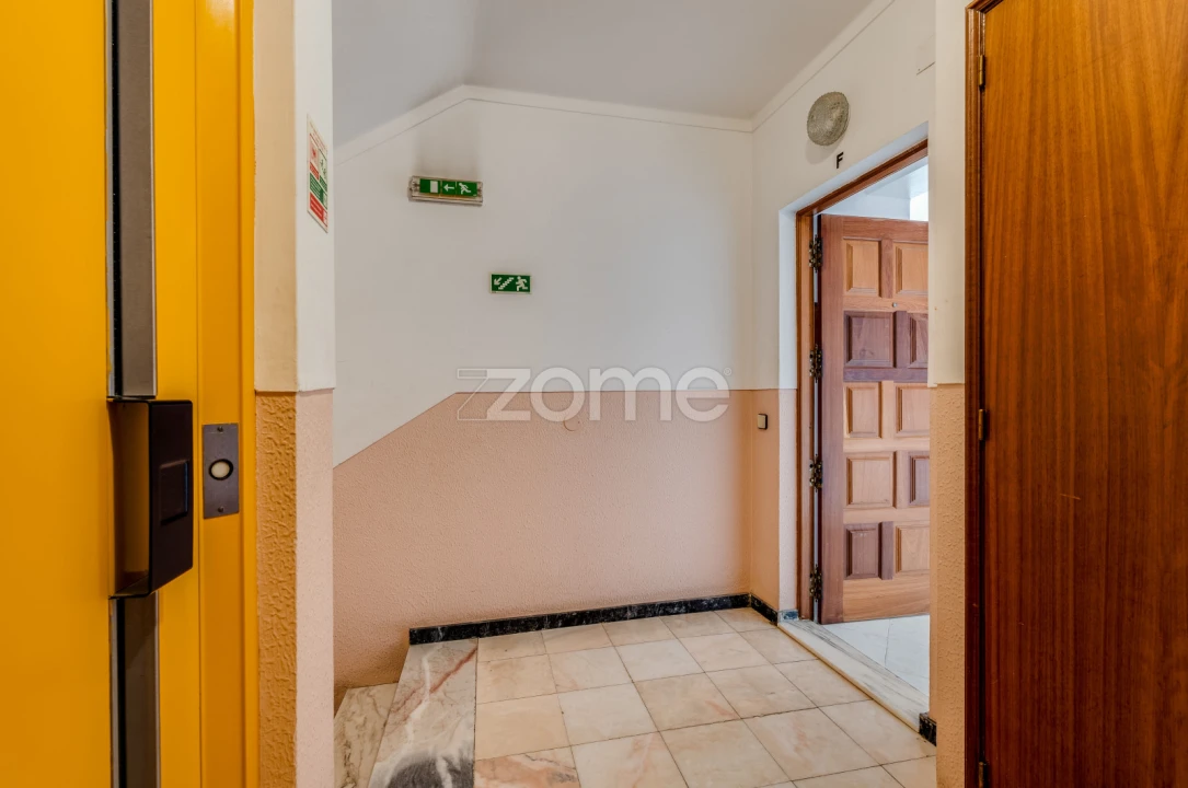 Apartamento T2 para Venda em Quarteira Foto 2