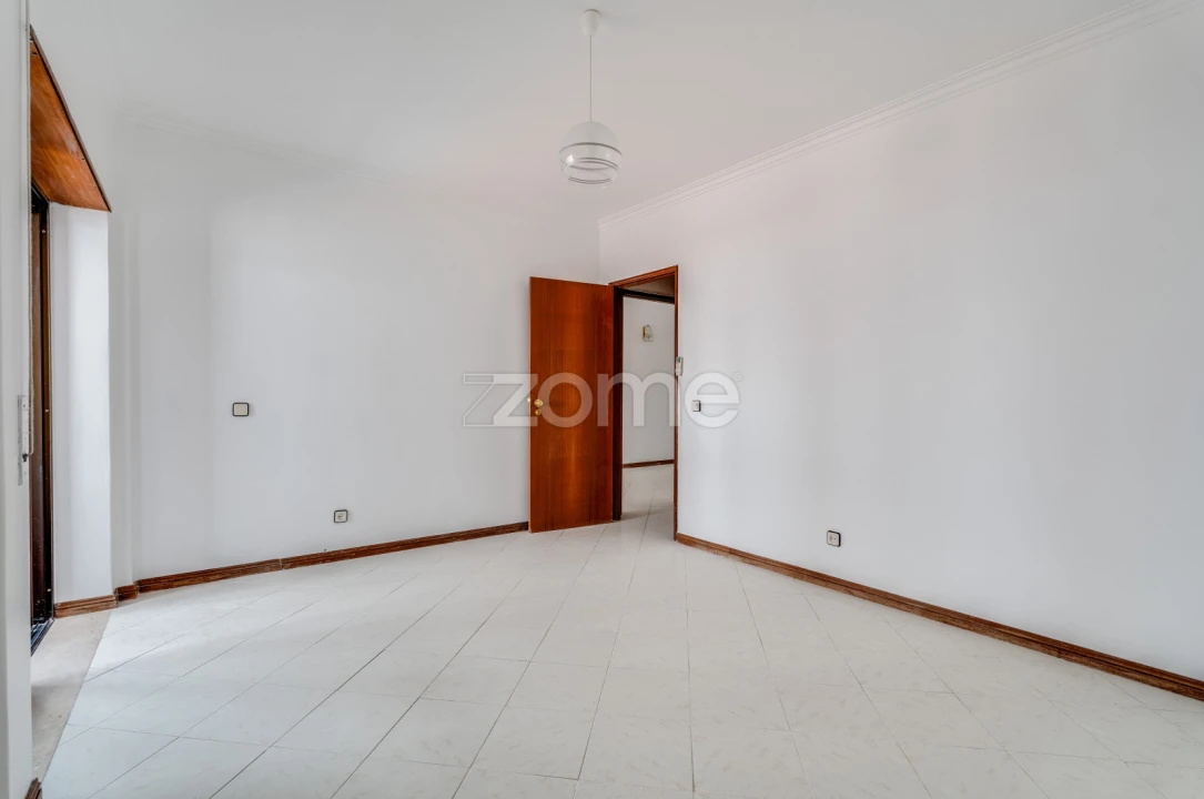 Apartamento T2 para Venda em Quarteira Foto 13