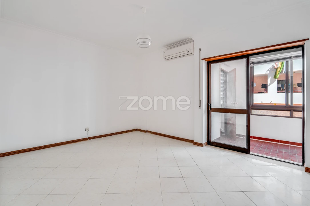 Apartamento T2 para Venda em Quarteira Foto 12