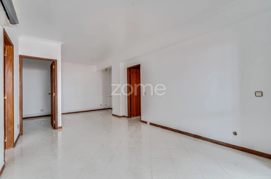 Apartamento T2 para Venda em Quarteira Foto 4