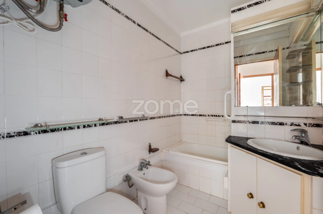 Apartamento T2 para Venda em Quarteira Foto 10
