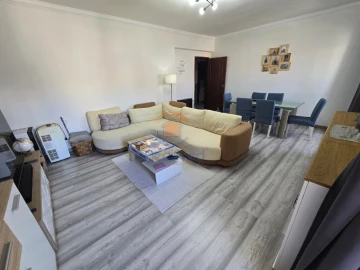 Apartamento T2 para Venda em Ramada e Caneças