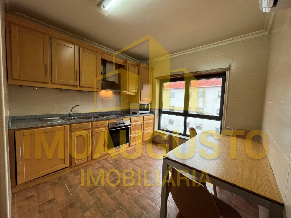 Apartamento T2 para Arrendamento em Guarda Foto 1