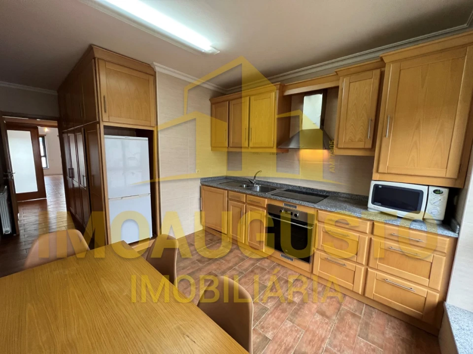 Apartamento T2 para Arrendamento em Guarda Foto 2