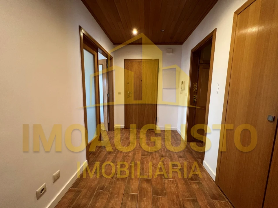 Apartamento T2 para Arrendamento em Guarda Foto 3