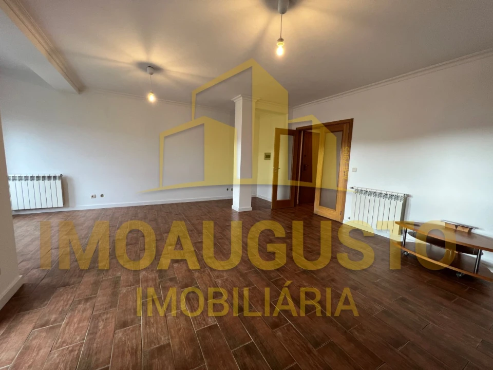 Apartamento T2 para Arrendamento em Guarda Foto 4