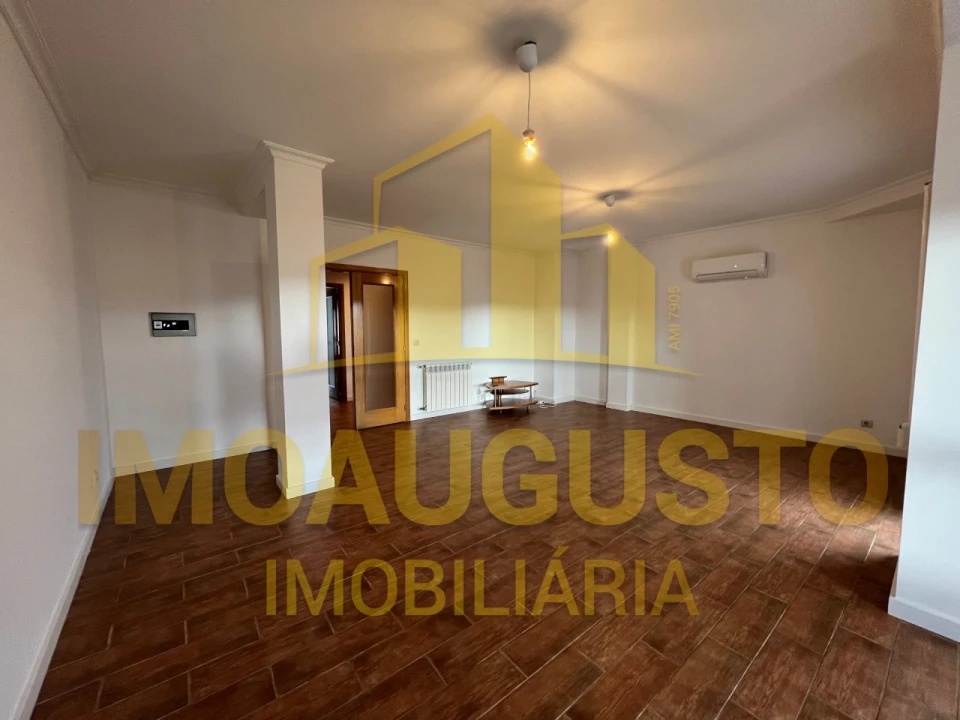 Apartamento T2 para Arrendamento em Guarda Foto 5