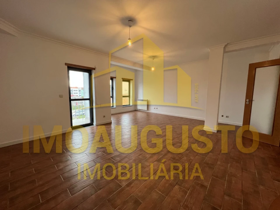 Apartamento T2 para Arrendamento em Guarda Foto 6