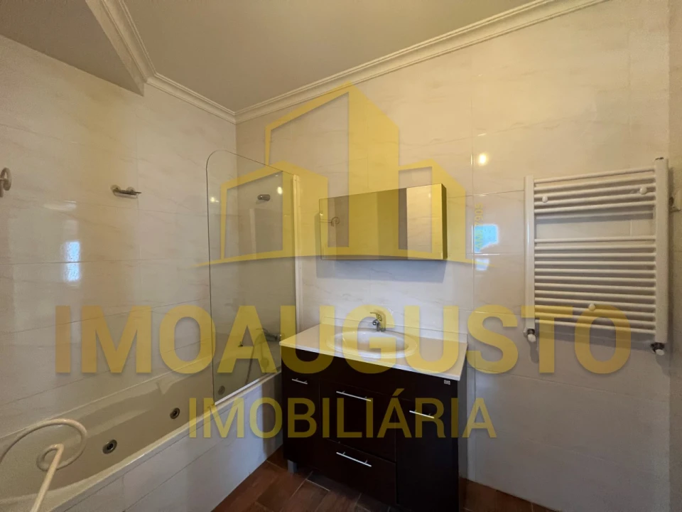 Apartamento T2 para Arrendamento em Guarda Foto 9