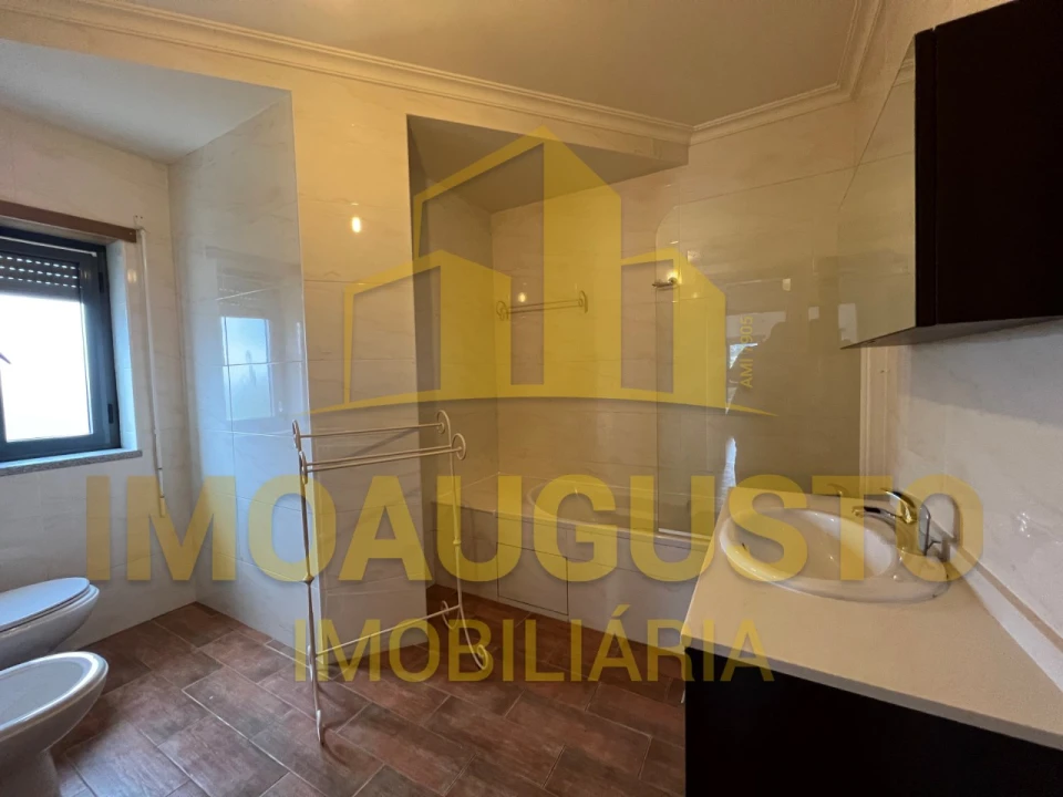 Apartamento T2 para Arrendamento em Guarda Foto 10