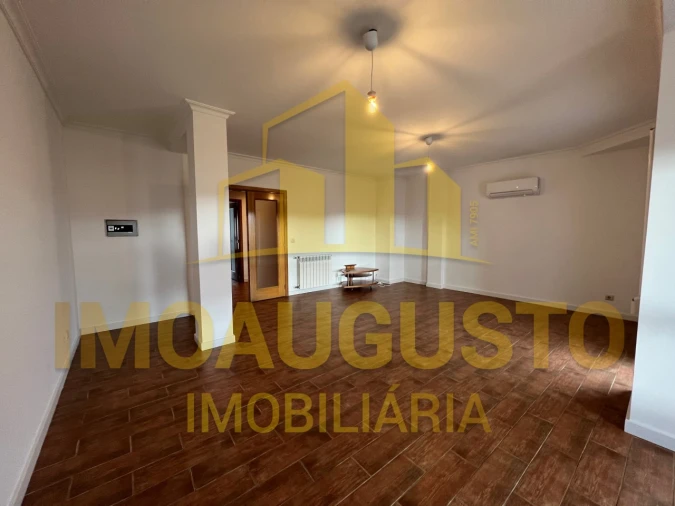 Apartamento T2 para Arrendamento em Guarda Foto 5