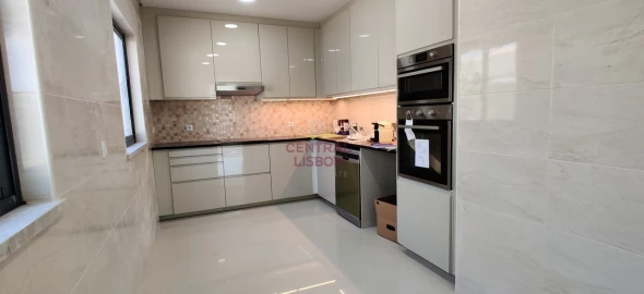 Moradia T5 para Venda em Quinta do Anjo