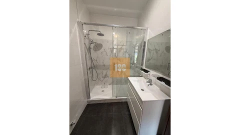 Apartamento T2 para Arrendamento em Cedofeita, Santo Ildefonso, Sé, Miragaia, São Nicolau e Vitória