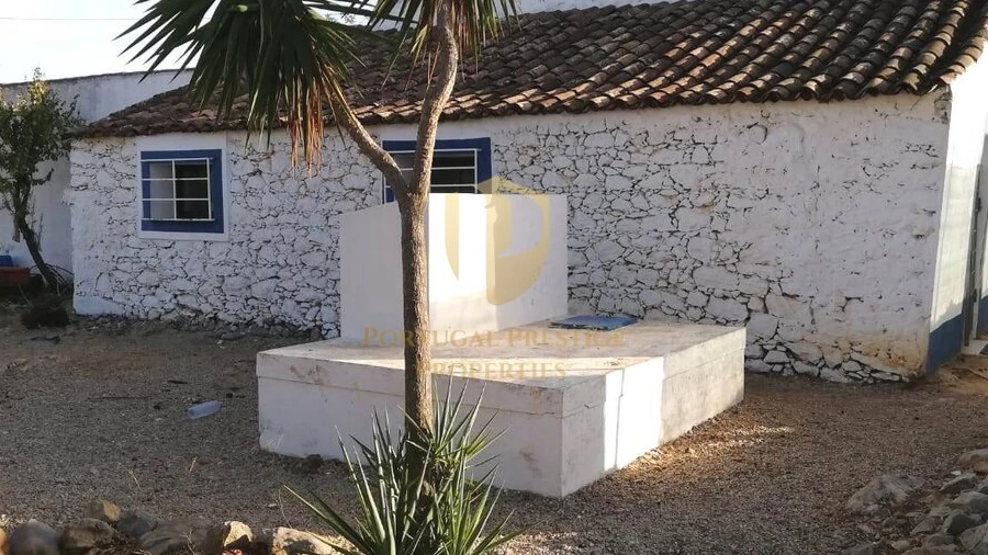 Moradia T2 para Venda em Santa Catarina da Fonte do Bispo