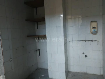 Armazém para Venda em Fiães