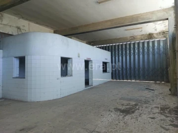 Armazém para Venda em Fiães