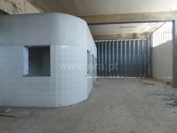 Armazém para Venda em Fiães
