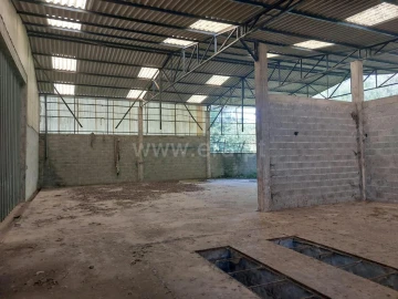 Armazém para Venda em Fiães