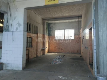 Armazém para Venda em Fiães
