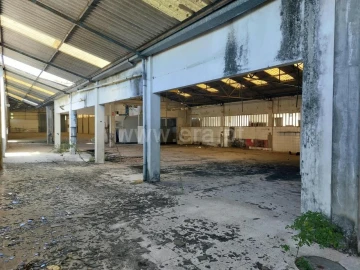 Armazém para Venda em Fiães