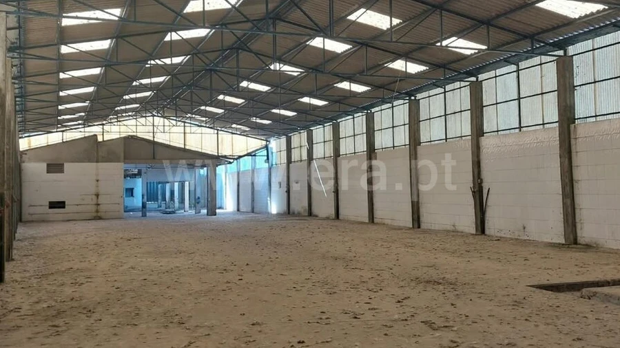 Armazém para Venda em Fiães