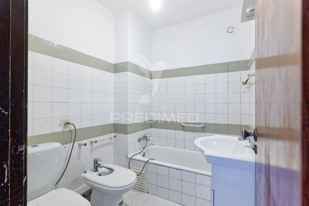 Apartamento T2 para Venda em Corroios Foto 18