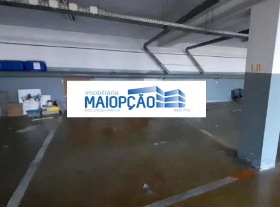 Garagem para Venda em Pedroso e Seixezelo Foto 1