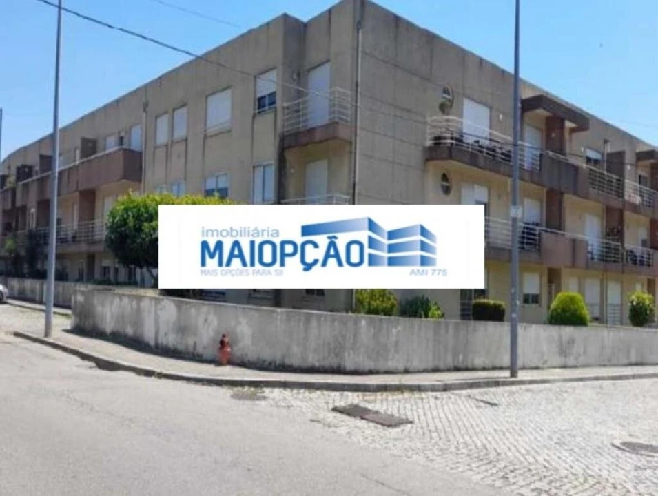 Garagem para Venda em Pedroso e Seixezelo Foto 2