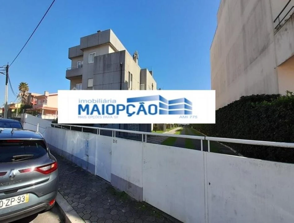 Garagem para Venda em Madalena Foto 1
