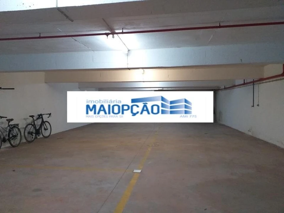 Garagem para Venda em Arroios Foto 2