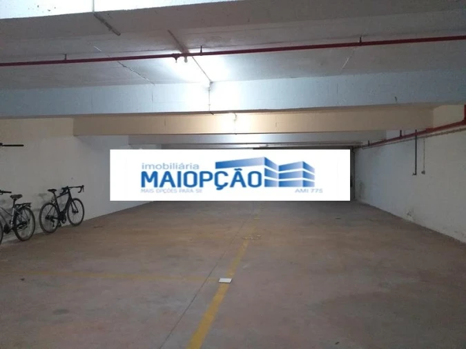 Garagem para Venda em Arroios Foto 2